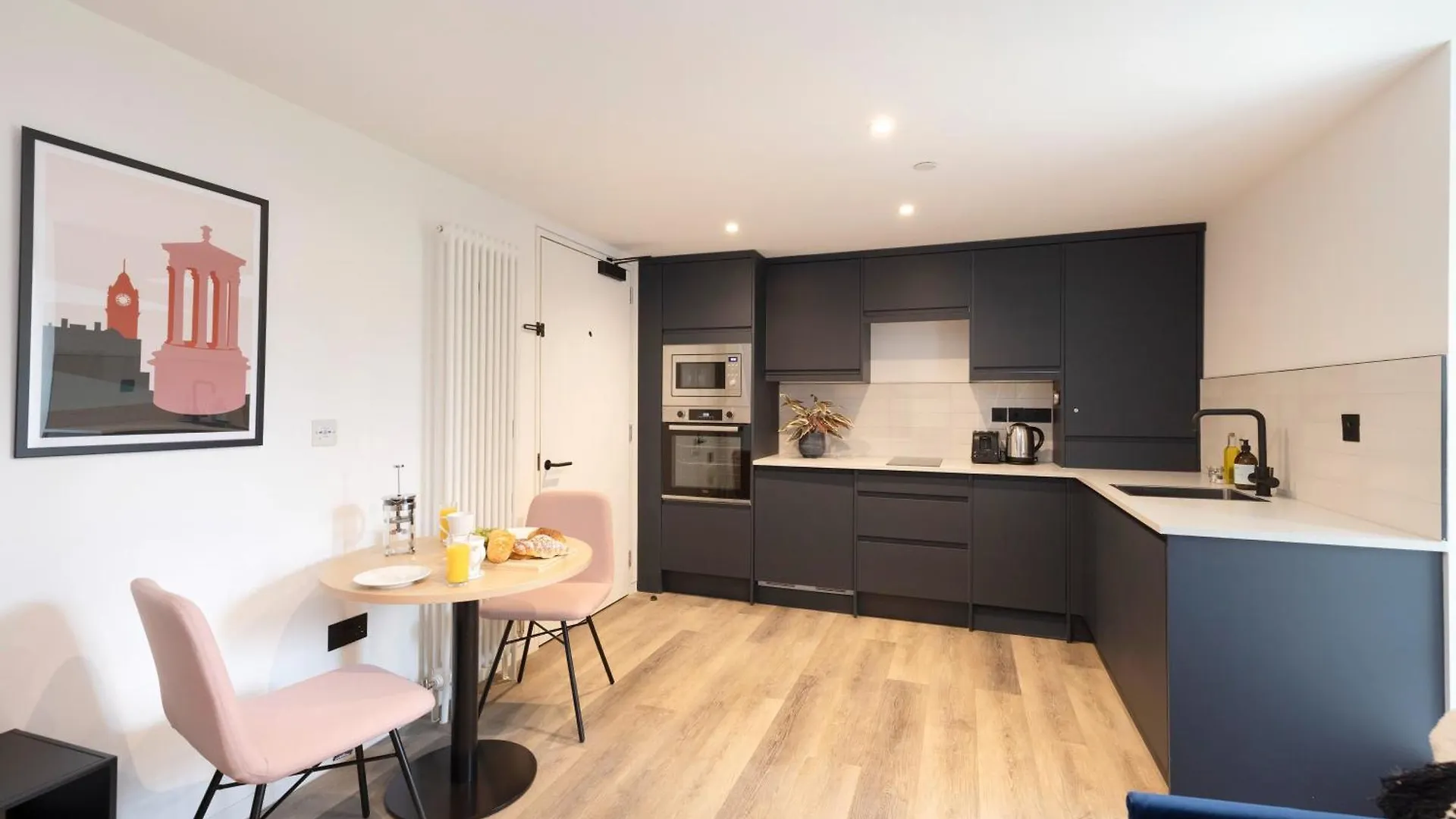 Charming Studios Near Holyrood Park & Calton Hill EDI