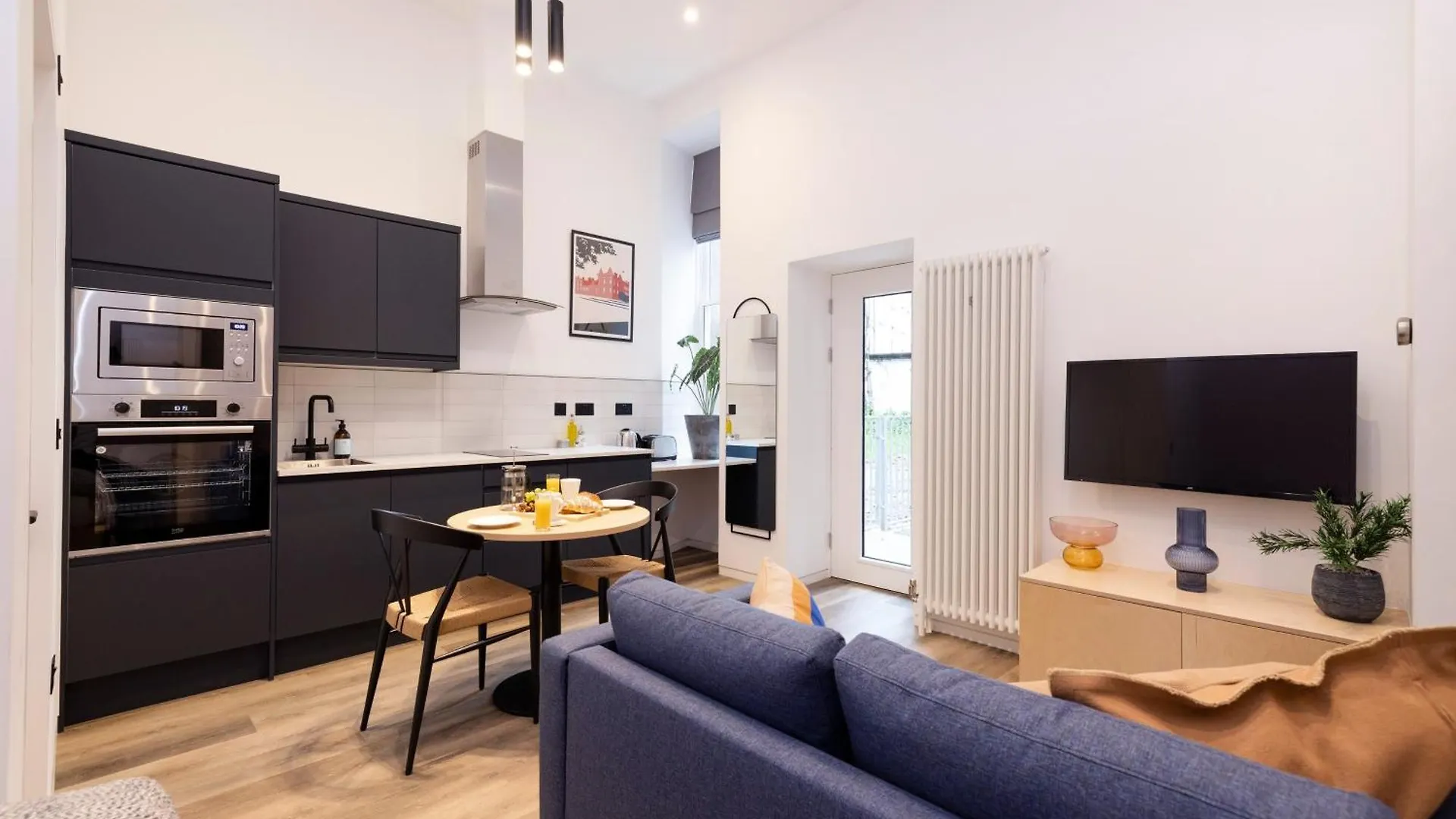 Charming Studios Near Holyrood Park & Calton Hill EDI