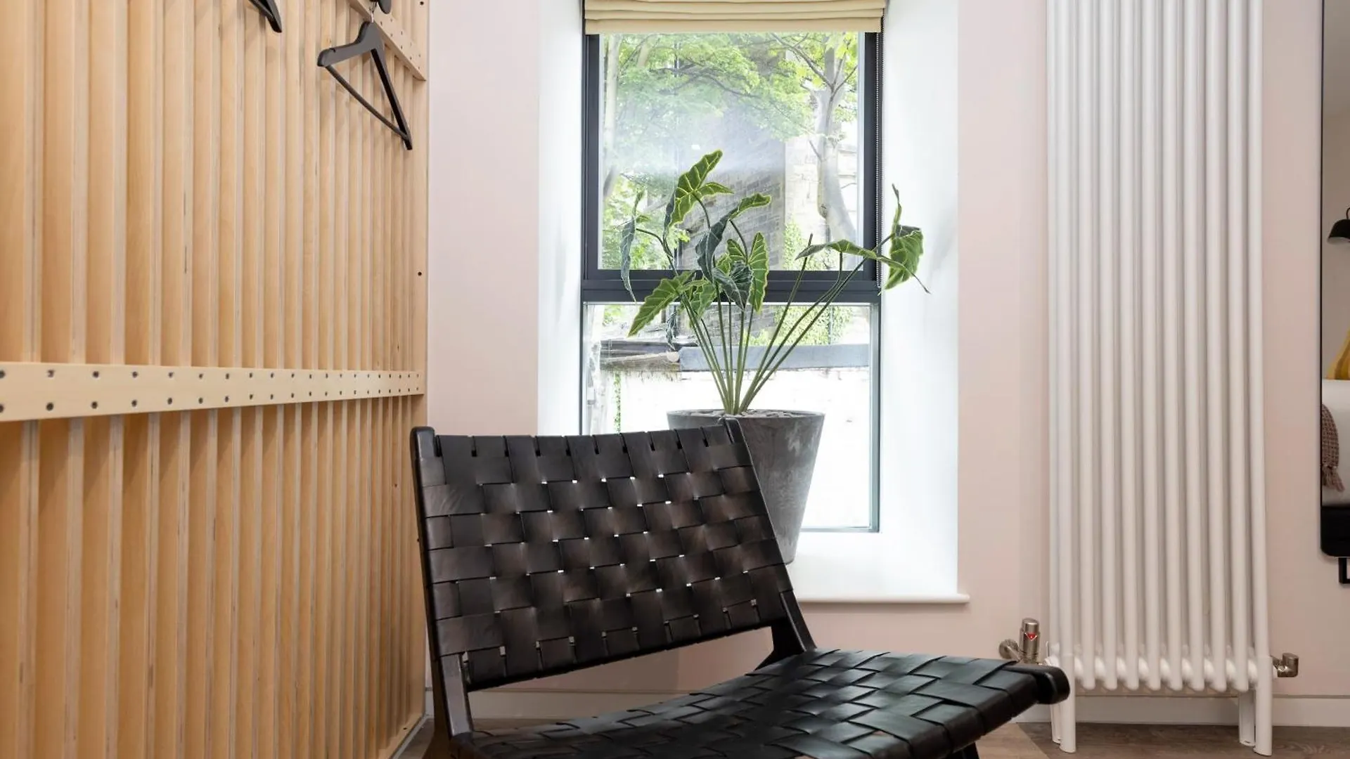 Charming Studios Near Holyrood Park & Calton Hill EDI