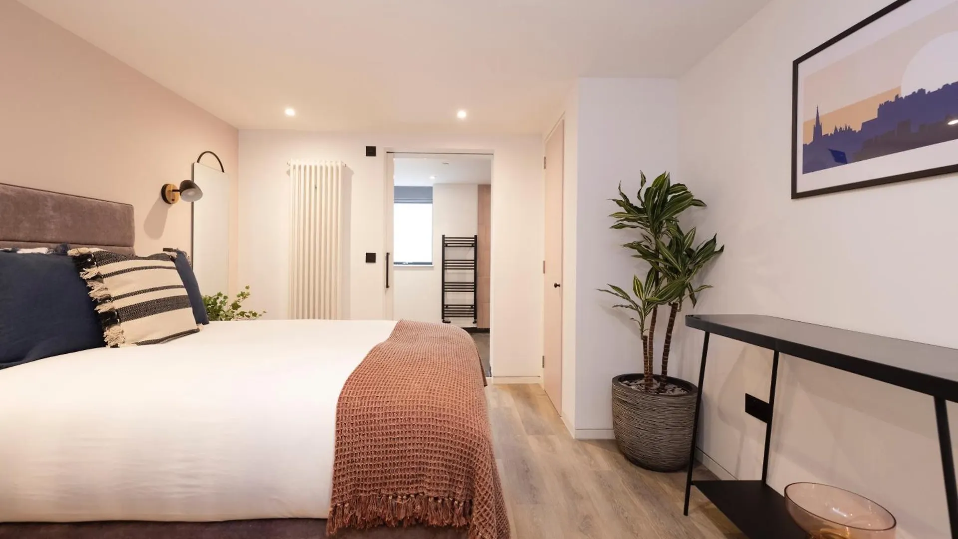 Charming Studios Near Holyrood Park & Calton Hill EDI