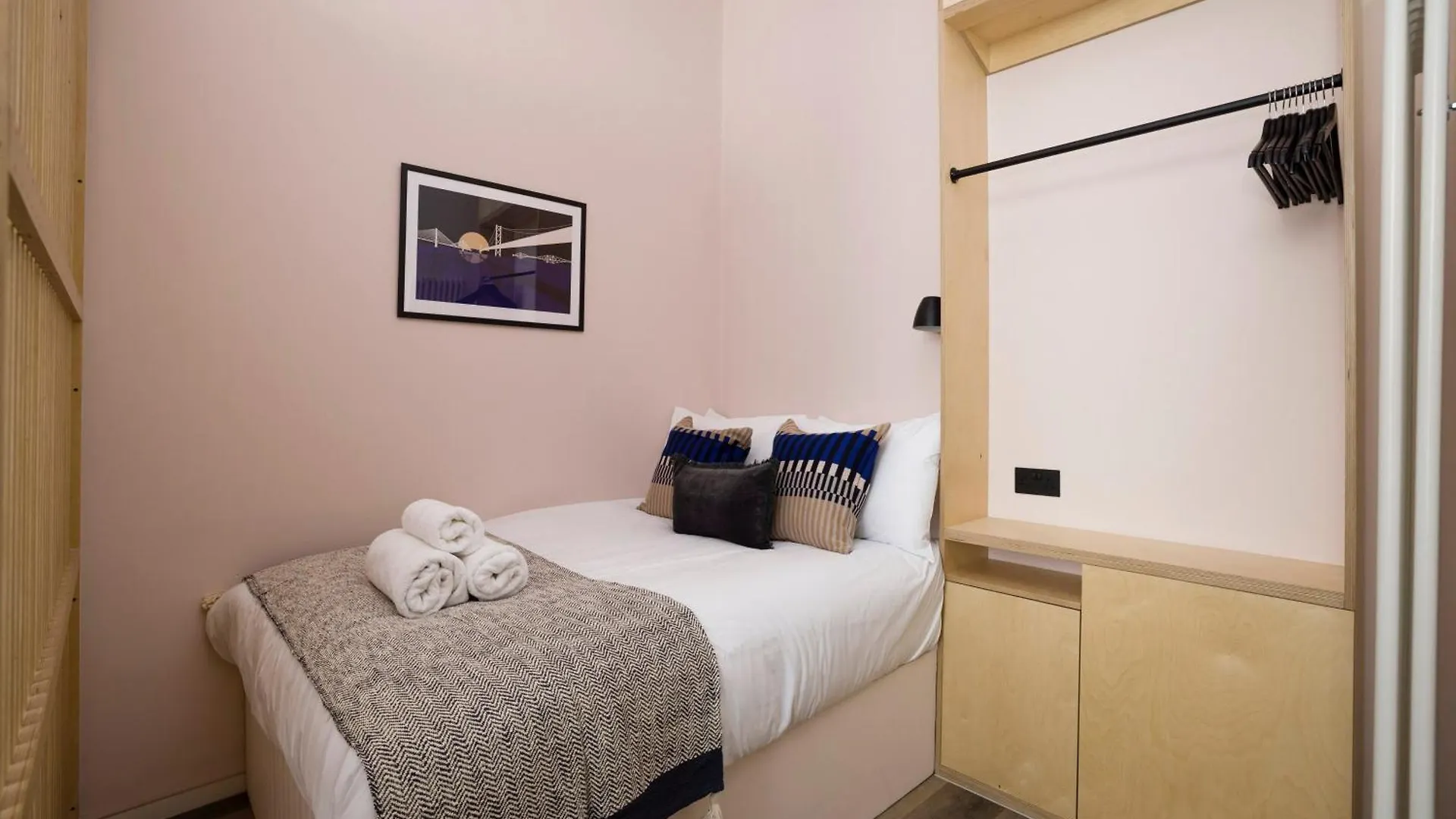 Appartamento Charming Studios Near Holyrood Park & Calton Hill Edimburgo Regno Unito