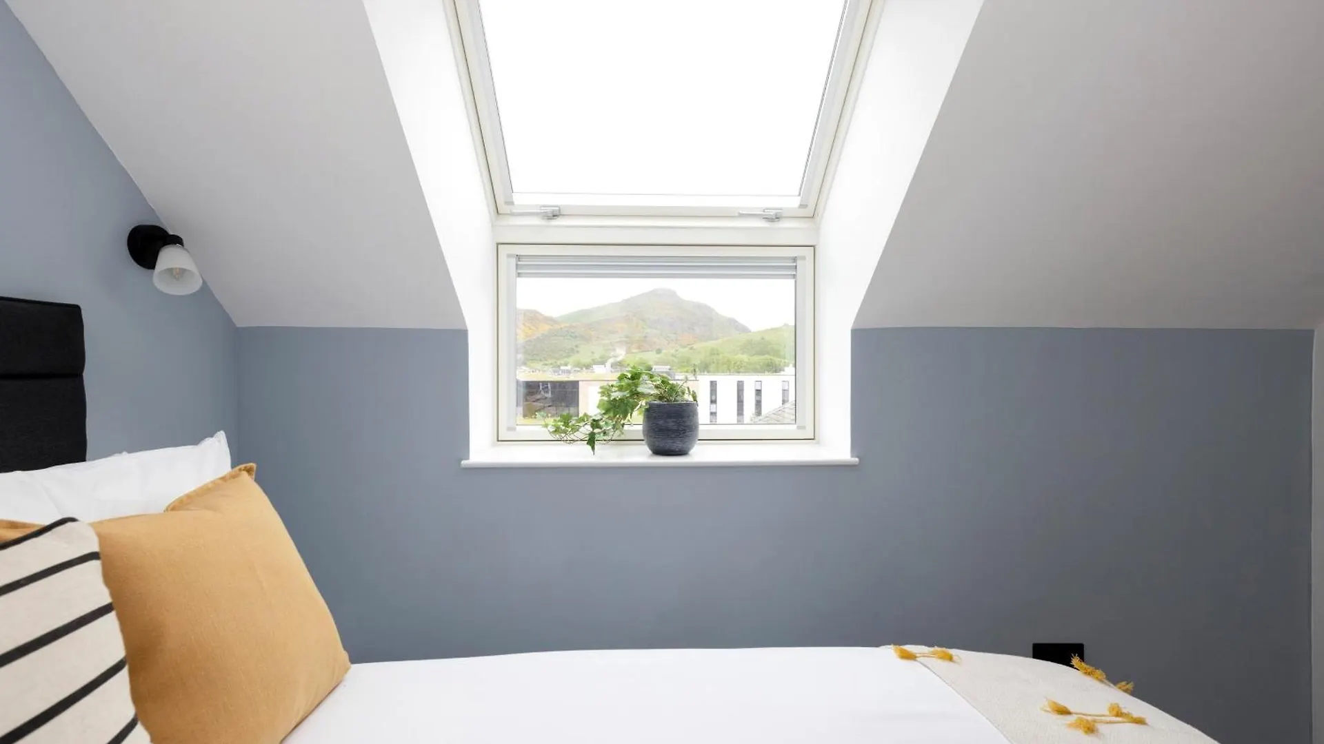 Appartamento Charming Studios Near Holyrood Park & Calton Hill Edimburgo