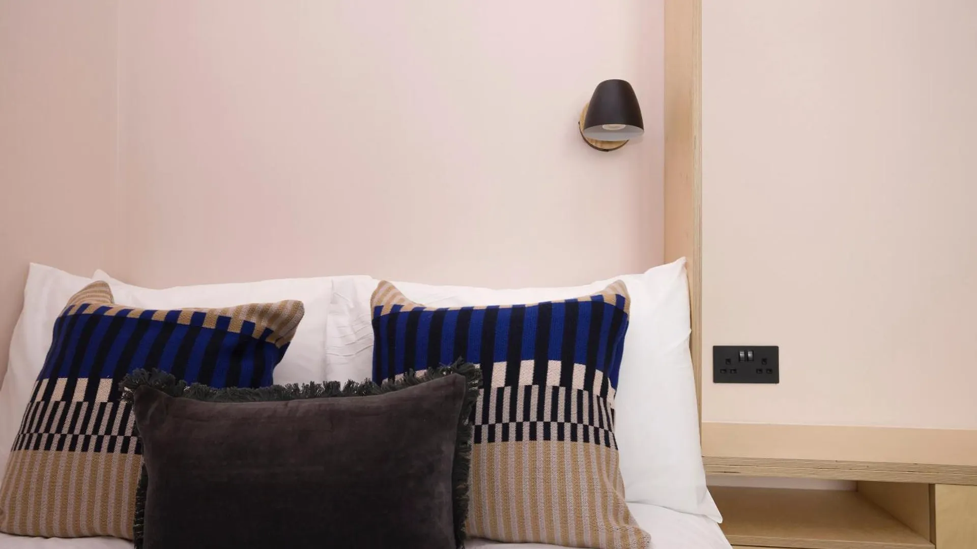 Appartamento Charming Studios Near Holyrood Park & Calton Hill Edimburgo