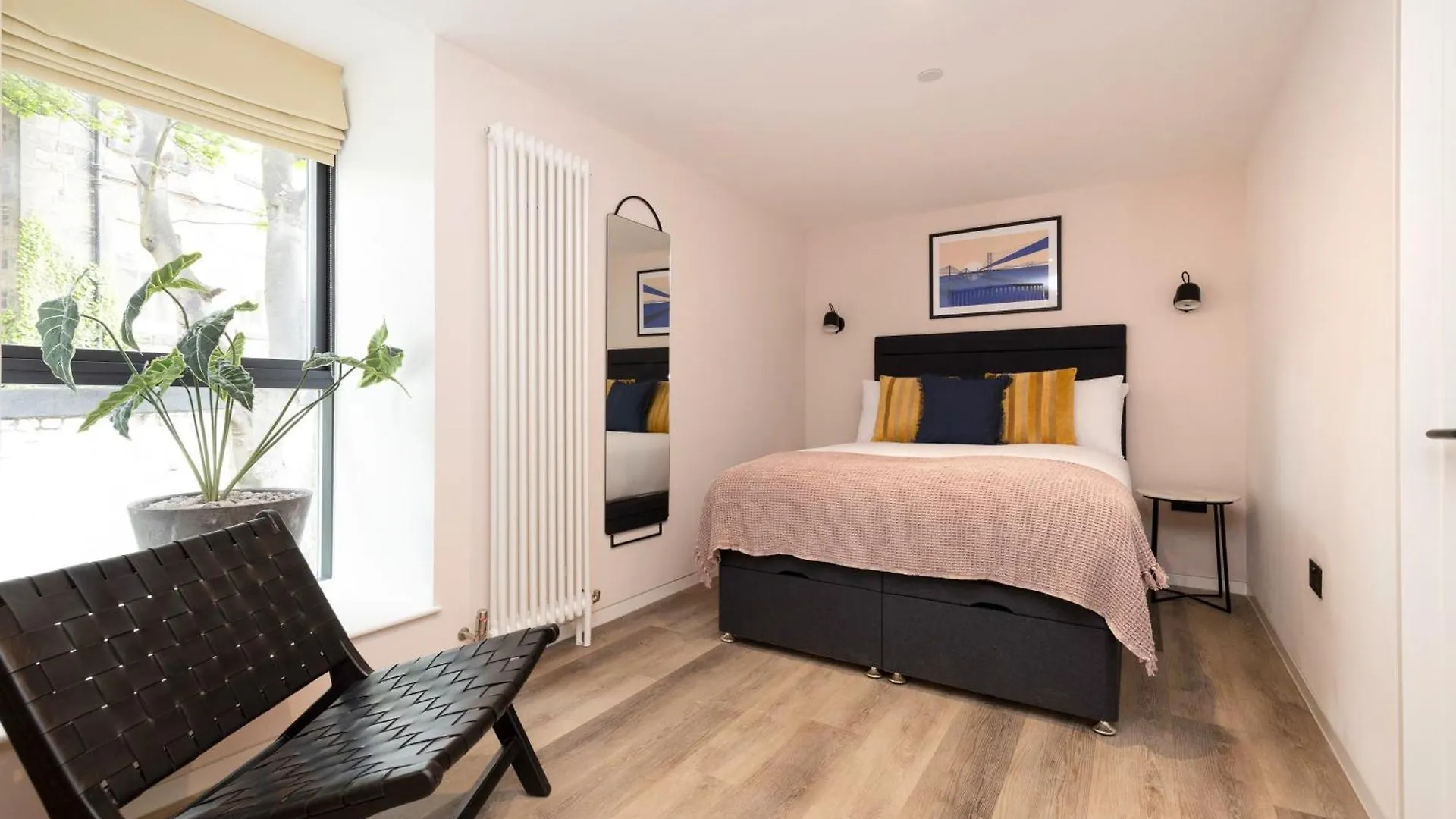 Charming Studios Near Holyrood Park & Calton Hill Edimburgo Appartamento